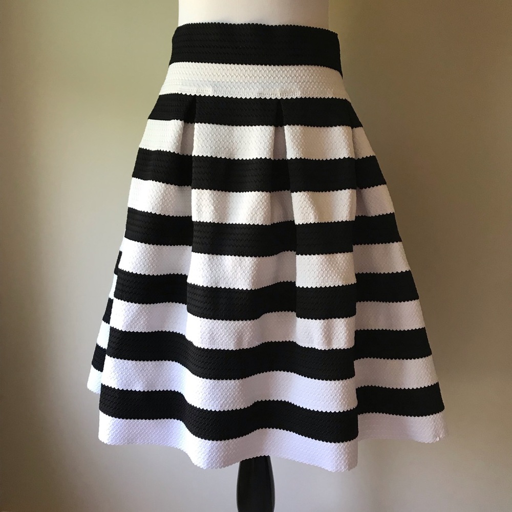 Black and white stripe knee length bubble skirt